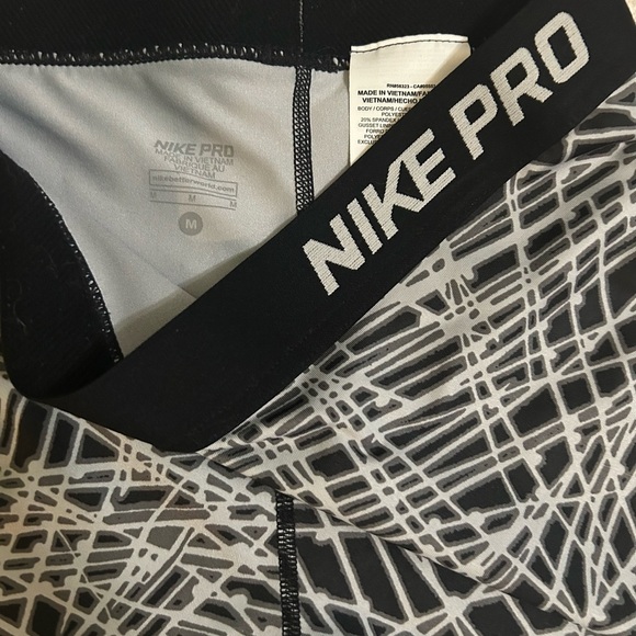 Women's Nike Pro Dri-Fit Black, White Crop Leggings Size Medium - Picture 10 of 10